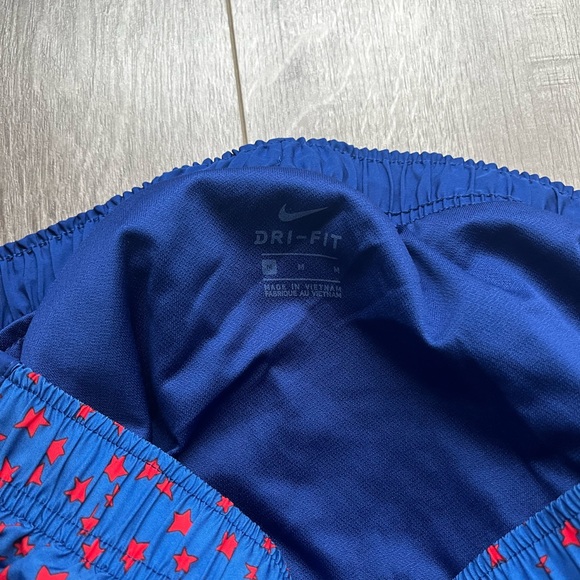 Nike Sports Bra and Shorts - Picture 2 of 6